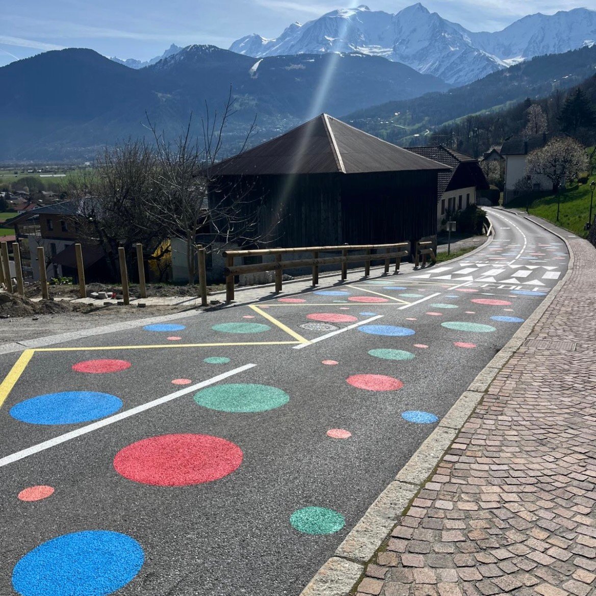 Marquage au sol cour école Chambéry aires de jeux pédagogiques